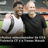 El seleccionador de USA con Yunus Musah