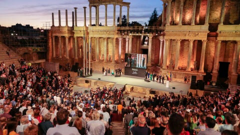 Extremadura entrega en el Teatro Romano de M&eacute;rida las Medallas de Extremadura, en la v&iacute;spera de su d&iacute;a festivo