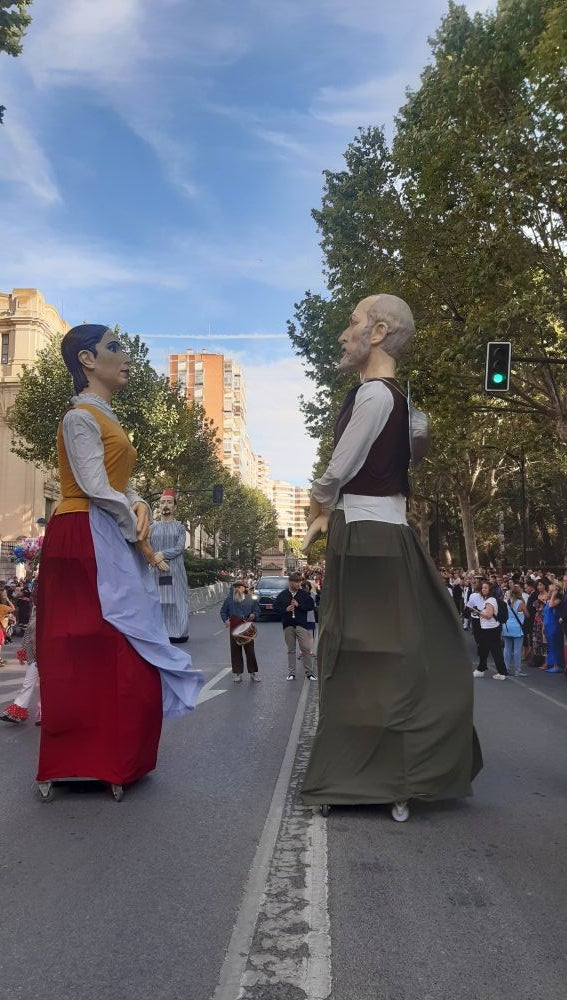 Los Cabezudos durante la Cabalgata de la Feria 