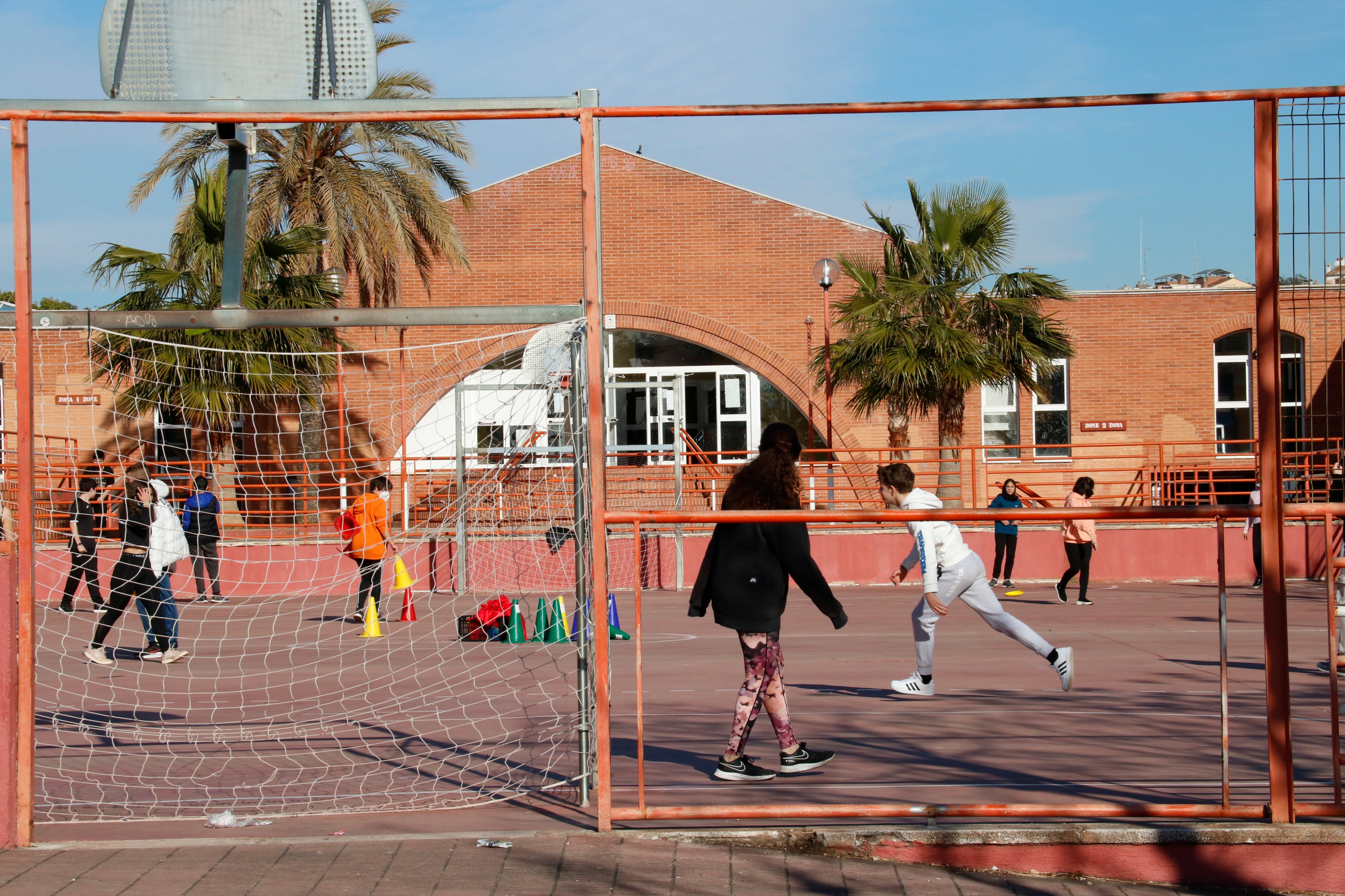 Más de 890.000 alumnos empiezan hoy la secundaria, el bachillerato o la FP en Cataluña Más de 890.000 alumnos empiezan hoy la secundaria, el bachillerato o la FP en Cataluña