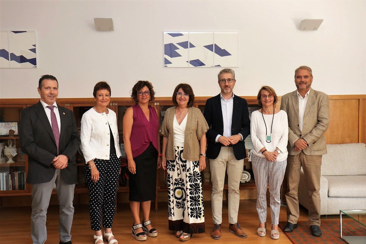 Los rectores insisten en Alicante para que se garantice la financiación y la equidad en la distribución de los fondos para las universidades Los rectores insisten en Alicante para que se garantice la financiación y la equidad en la distribución de los fondos para las universidades