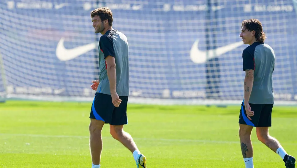 Marcos Alonso y Héctor Bellerín en un entrenamiento