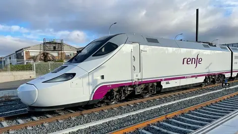 El tren Alvia Badajoz-Madrid de las 7.25 horas ha registrado una avería mecánica provocando un retraso de 1 hora 30 minutos