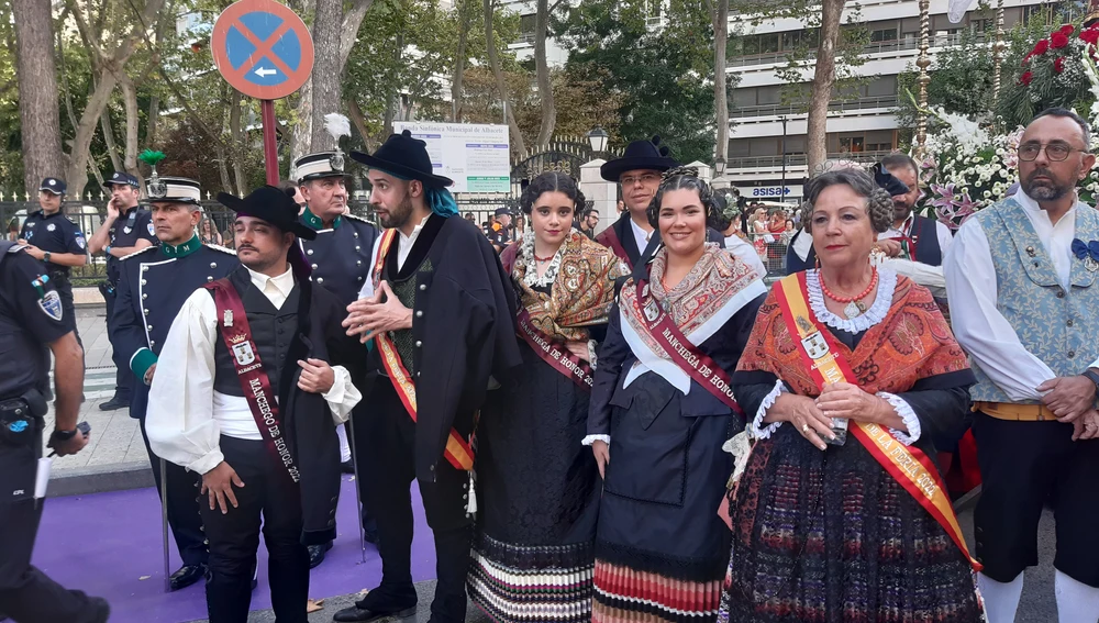 Ls Mnachegos d ela Feria 2022 antes el paso de la Virgen de Los Llanos
