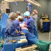 El Hospital de Torrevieja mantiene las intervenciones quirúrgicas programadas durante el periodo estival   