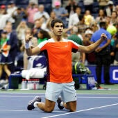 Alcaraz se mete en semifinales del US Open tras ganar a Sinner en un partido épico en cinco sets
