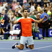 Alcaraz se mete en semifinales del US Open tras ganar a Sinner en un partido épico en cinco sets Alcaraz se mete en semifinales del US Open tras ganar a Sinner en un partido épico en cinco sets