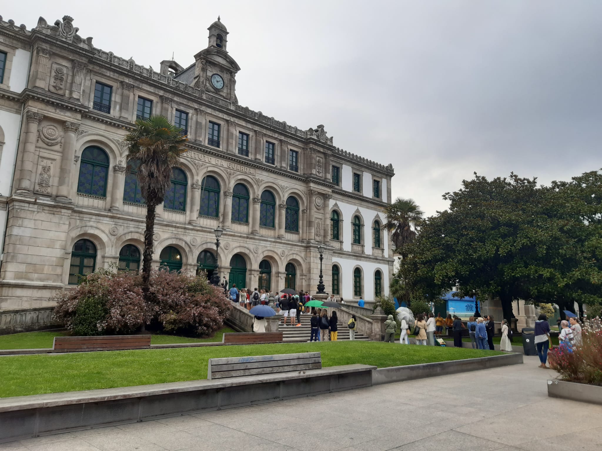 Comienza el curso escolar, también en María Pita, y siguen las movilizaciones del Club del Mar y de la Galiña Azul y Consorcio de Benestar Comienza el curso escolar, también en María Pita, y siguen las movilizaciones del Club del Mar y de la Galiña Azul y Consorcio de Benestar