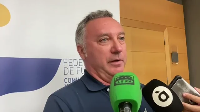 Medina Cantalejo: "Con nuestros &aacute;rbitros hablamos dentro del vestuario"