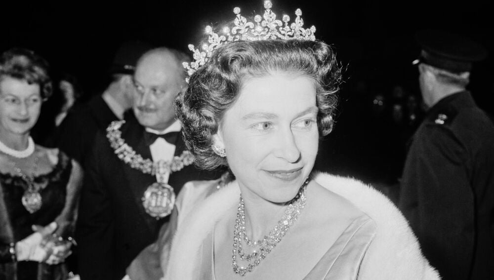 La reina Isabel II asiste a una actuación en RADA (la Real Academia de Arte Dramático), 1964.