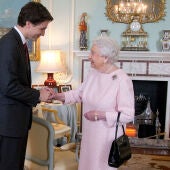 La reina Isabel II recibe a Justin Trudeau, primer ministro de Canadá.