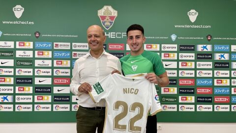 Joaquín Buitrago, presidente del Elche, y el lateral argentino Nico Fernández Mercau Joaquín Buitrago, presidente del Elche, y el lateral argentino Nico Fernández Mercau