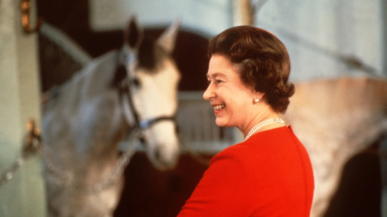 Qué edad tenía la reina Isabel II cuando llegó al trono
