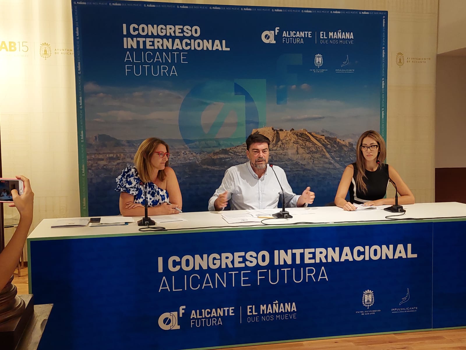 Levi Strauss se interesa por Alicante para crear un 'hub' mundial de innovación digital Levi Strauss se interesa por Alicante para crear un 'hub' mundial de innovación digital