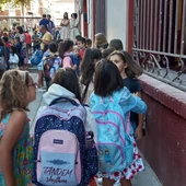 Entrada de alumnos en el colegio Entrada de alumnos en el colegio