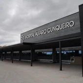 El herido está ingresado en el hospital Álvaro Cunqueiro. Imagen: Sergas El herido está ingresado en el hospital Álvaro Cunqueiro. Imagen: Sergas