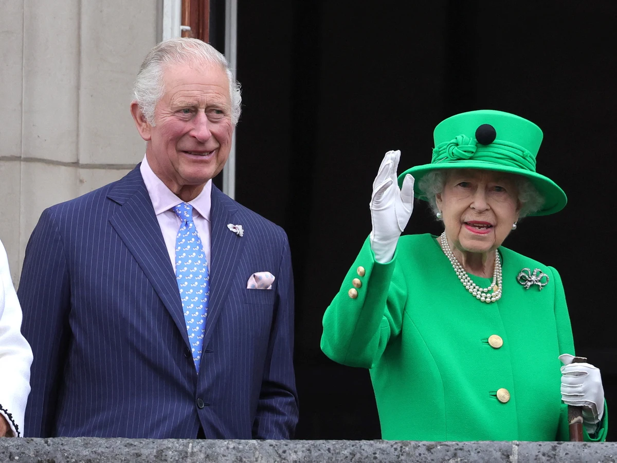 Quién sucederá el trono a la reina Isabel II y qué pasará con el príncipe  Carlos | Onda Cero Radio