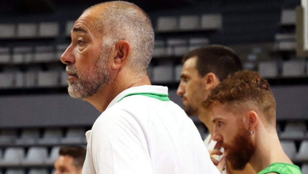 Orenga , técnico de TAU