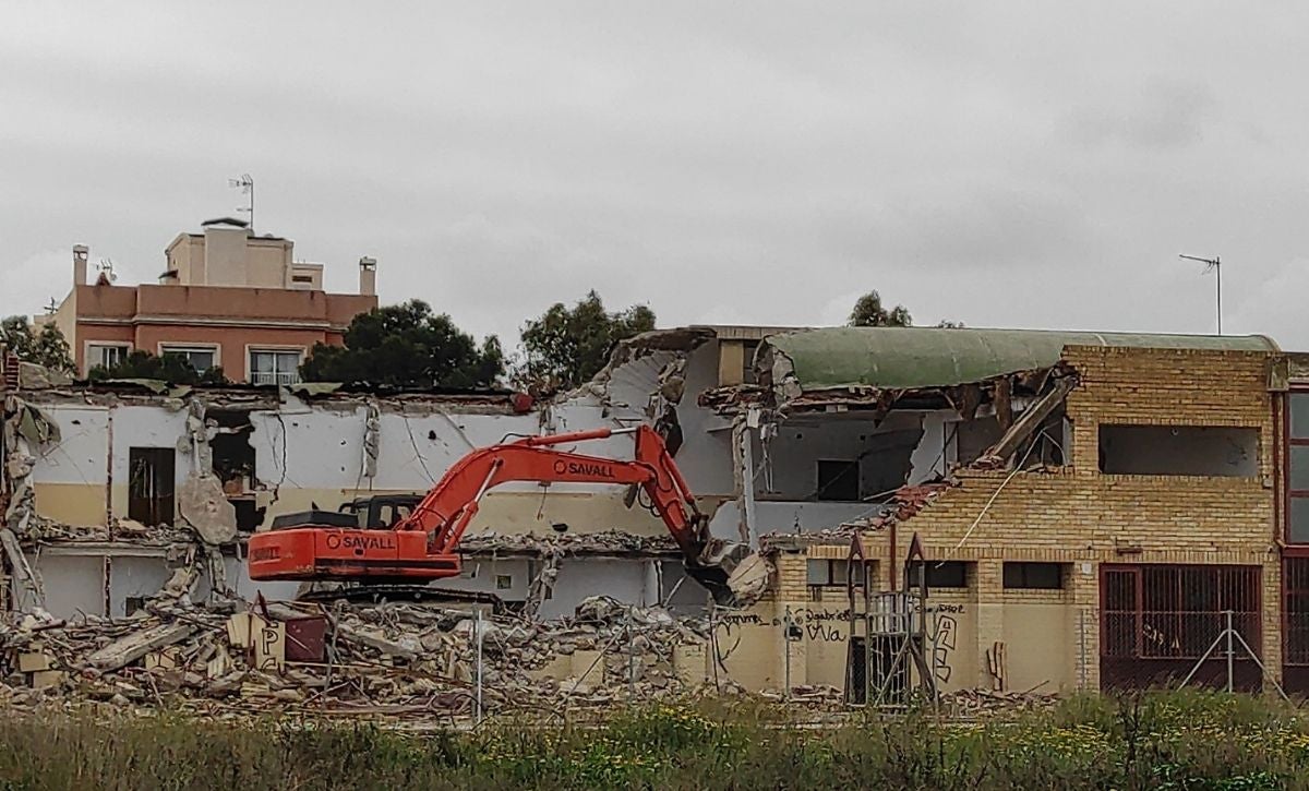 El PP de Elche y la comunidad educativa del colegio La Paz de Torrellano exigen conocer las razones por las que las obras del nuevo centro no avanzan El PP de Elche y la comunidad educativa del colegio La Paz de Torrellano exigen conocer las razones por las que las obras del nuevo centro no avanzan