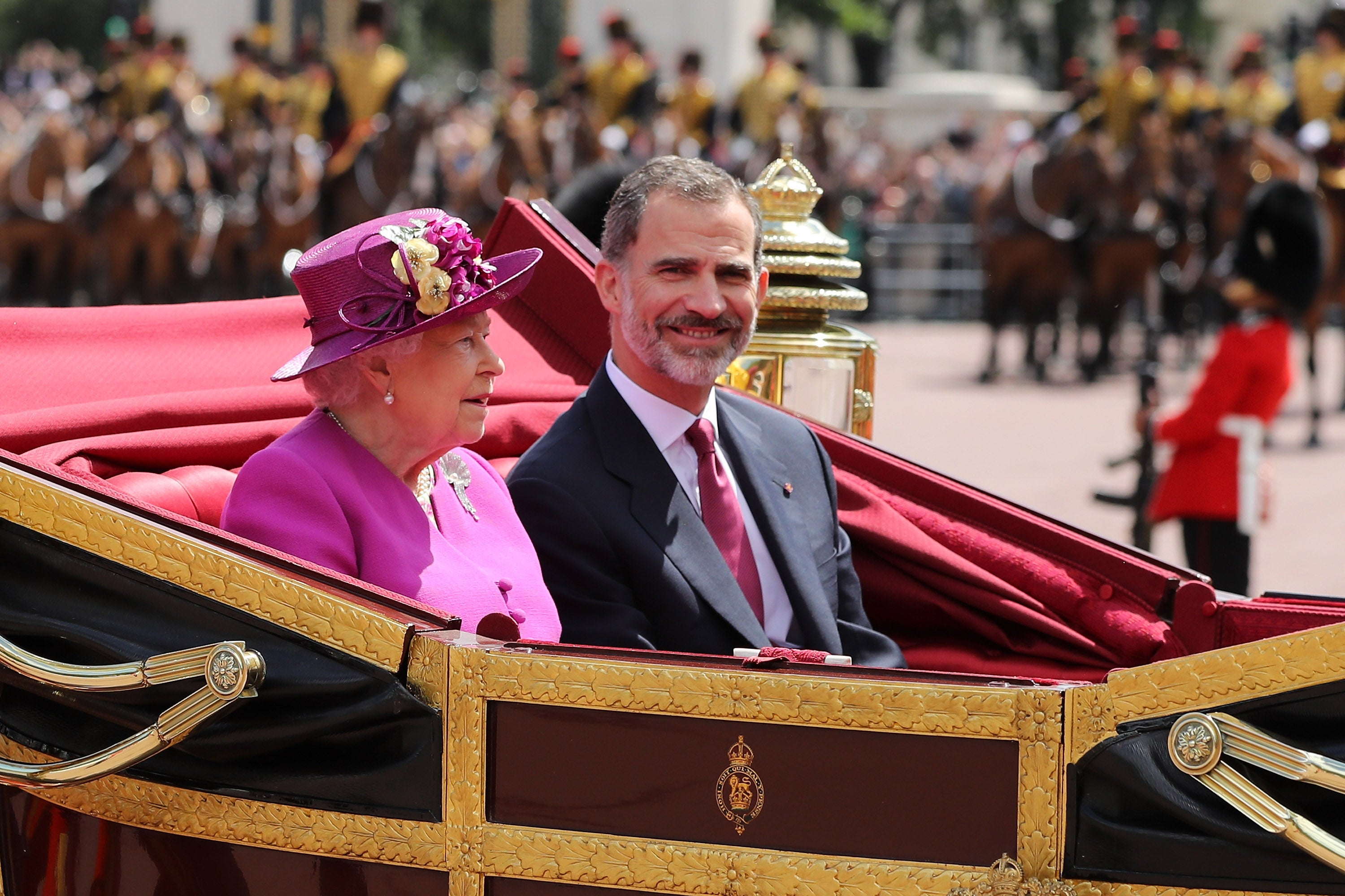 El rey Felipe VI envía un mensaje a Carlos III deseándole "un fructífero y próspero reinado" El rey Felipe VI envía un mensaje a Carlos III deseándole "un fructífero y próspero reinado"