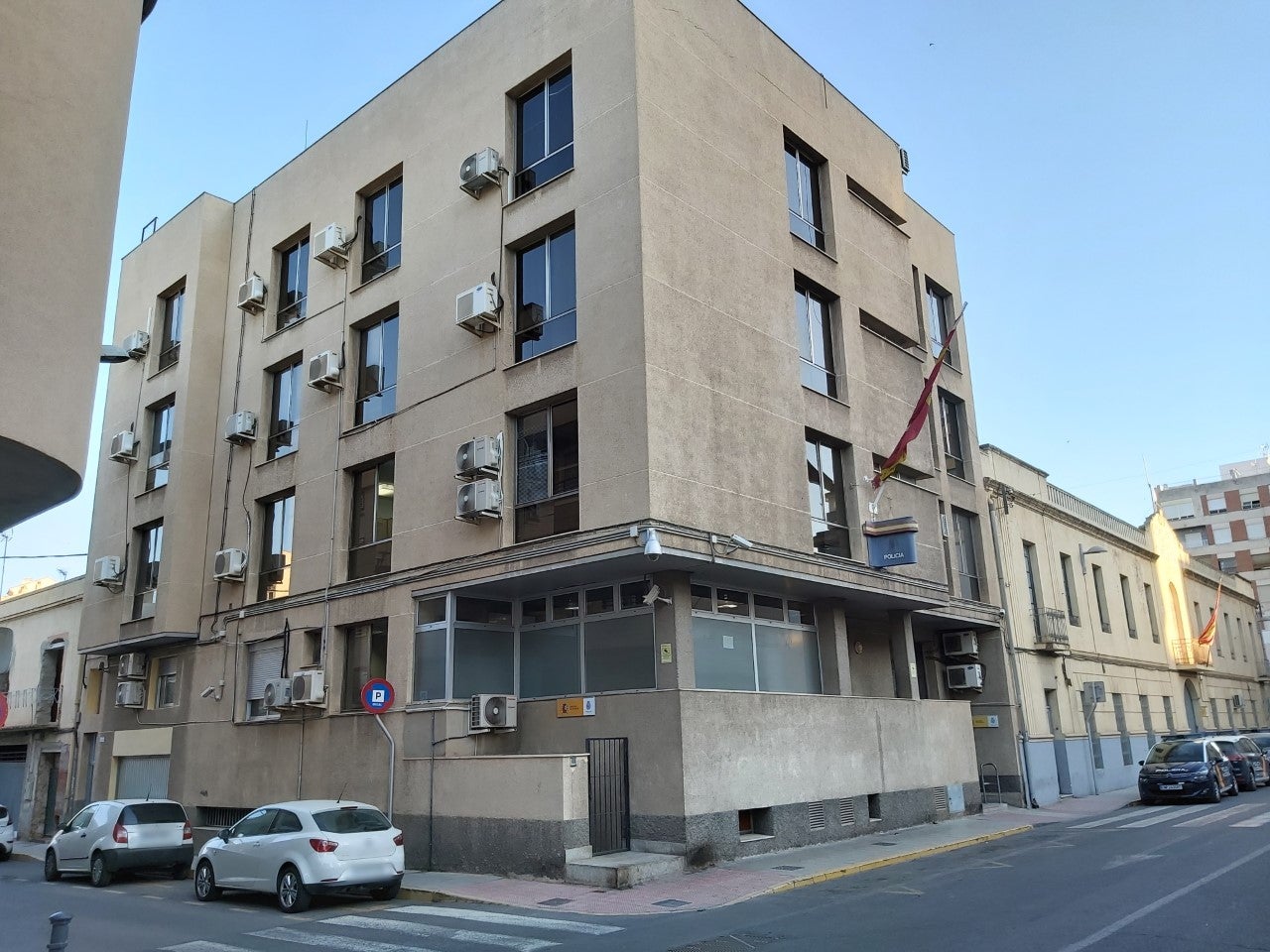 La Policía Nacional desmantela en Elda y Petrer un grupo dedicada al cultivo de marihuana que vendía a gran escala La Policía Nacional desmantela en Elda y Petrer un grupo dedicada al cultivo de marihuana que vendía a gran escala