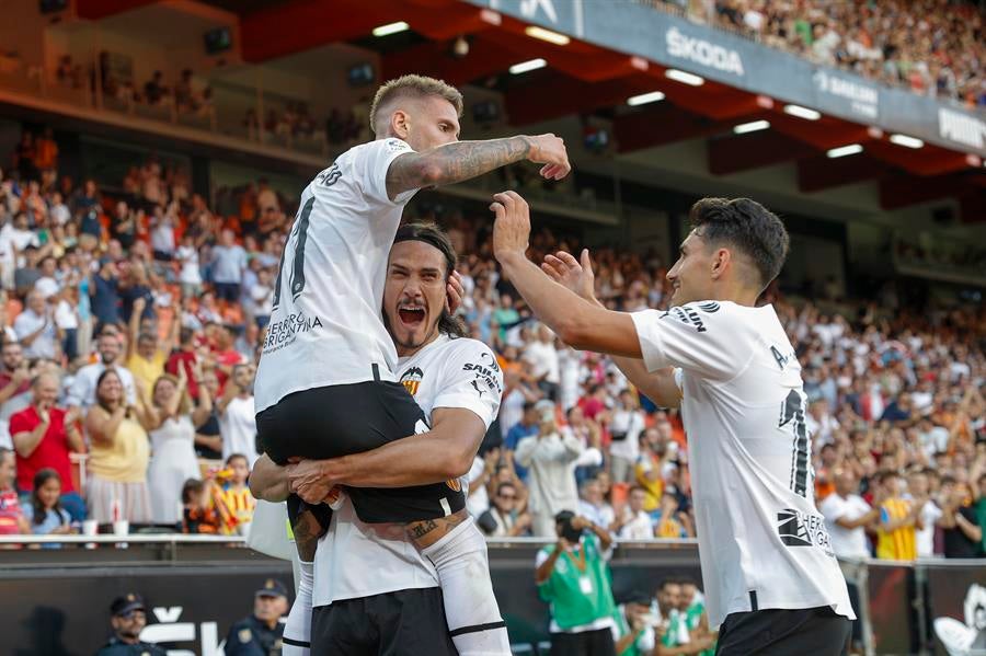 El Valencia se gusta ante el Celta en Mestalla en el debut de Cavani El Valencia se gusta ante el Celta en Mestalla en el debut de Cavani