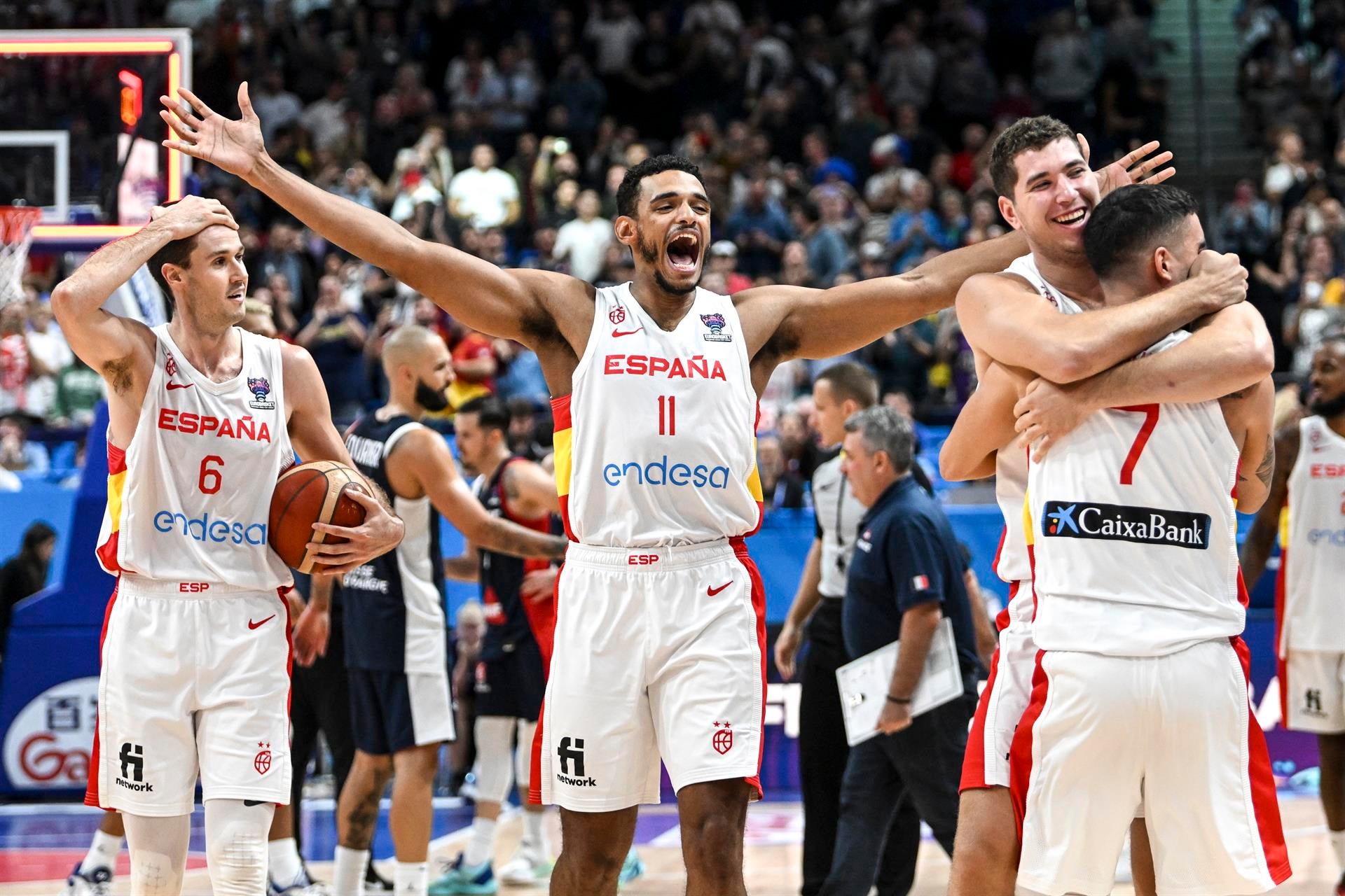 Rubén Amón indulta a la selección de basket: "Nos equivocamos quienes pensábamos que no pasaríamos de cuartos" Rubén Amón indulta a la selección de basket: "Nos equivocamos quienes pensábamos que no pasaríamos de cuartos"