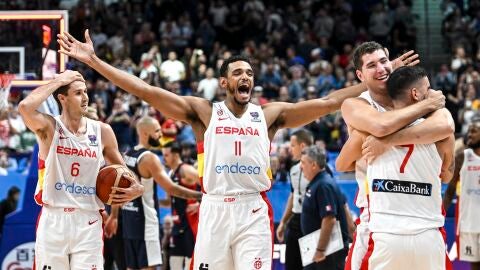 España celebra la victoria en el Eurobasket