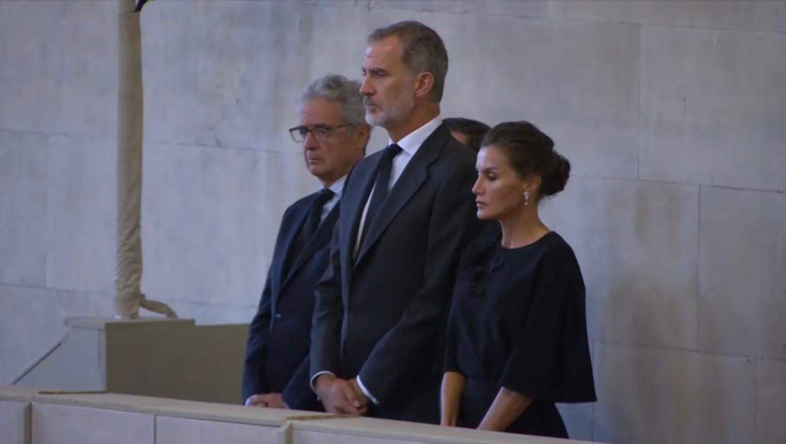 Los reyes de España visitan la capilla ardiente de Isabel II y se reúnen en Buckingham con Carlos III Los reyes de España visitan la capilla ardiente de Isabel II y se reúnen en Buckingham con Carlos III
