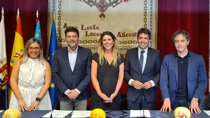 De izquierda a derecha, Mari Carmen S&aacute;nchez, Luis Barcala, Mar&iacute;a Ritter, Carlos Maz&oacute;n y Francesc Colomer