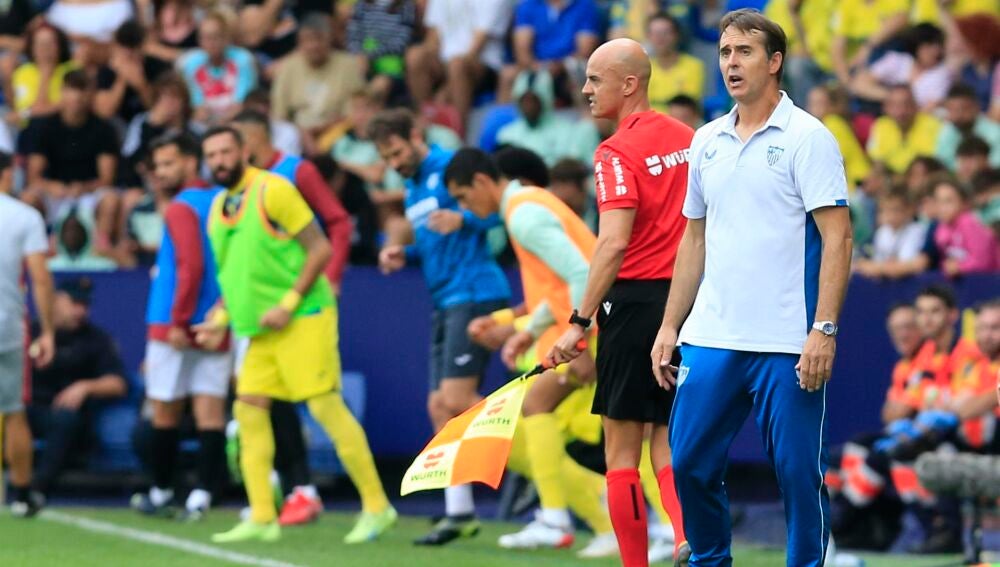 El entrenador del Sevilla Julen Lopetegui, durante el partido de la jornada 6 de LaLiga Santander en el estadio Ciutat de Valencia.