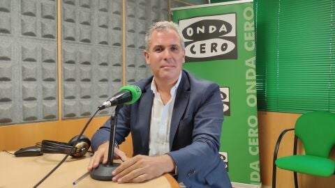 El portavoz municipal del PP, Rafa Dom&iacute;nguez en los estudios de Onda Cero Pontevedra 