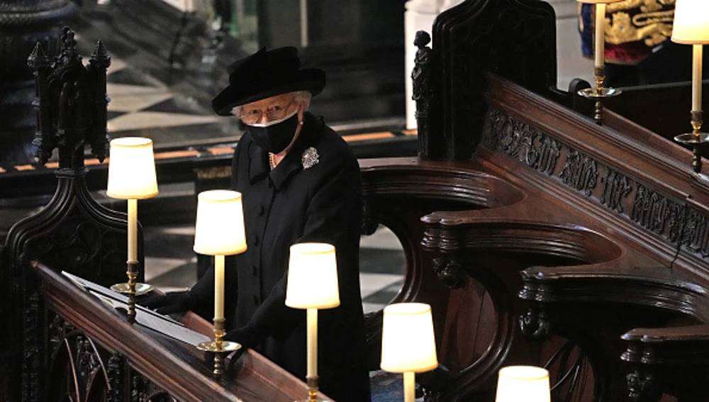 Isabel II durante el funeral de su marido, el duque de Edimburgo