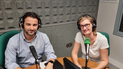 El alcalde de Torrevieja, Eduardo Dol&oacute;n, visita los estudios de Onda Cero Vega Baja para charlar sobre asuntos de actualidad