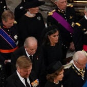 La imagen de Felipe VI y Letizia sentados junto a los reyes eméritos Juan Carlos y Sofía