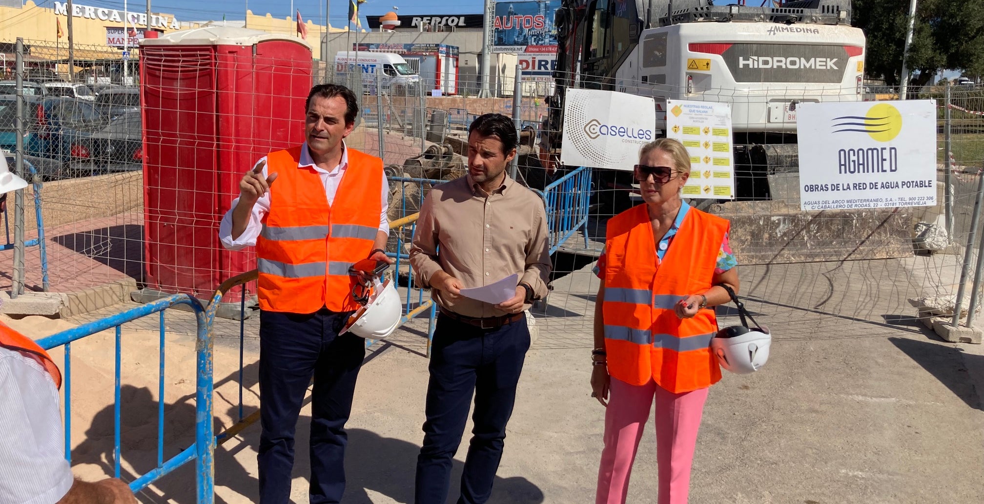 Visita del alcalde y agamed a las obras de renovación de la red de agua potable en la ciudad de Torrevieja Visita del alcalde y agamed a las obras de renovación de la red de agua potable en la ciudad de Torrevieja