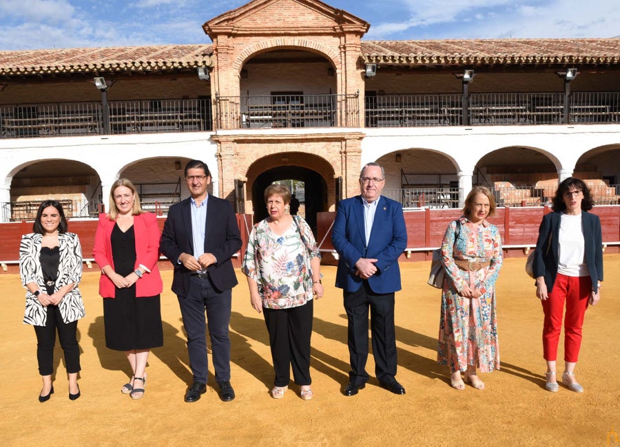 La Diputación “devuelve” la plaza de toros al pueblo de Almadén tras ser rehabilitada para convertirse en una hospedería La Diputación “devuelve” la plaza de toros al pueblo de Almadén tras ser rehabilitada para convertirse en una hospedería