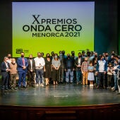 Foto de familia con los galardonados en los X Premios Onda Cero Menorca