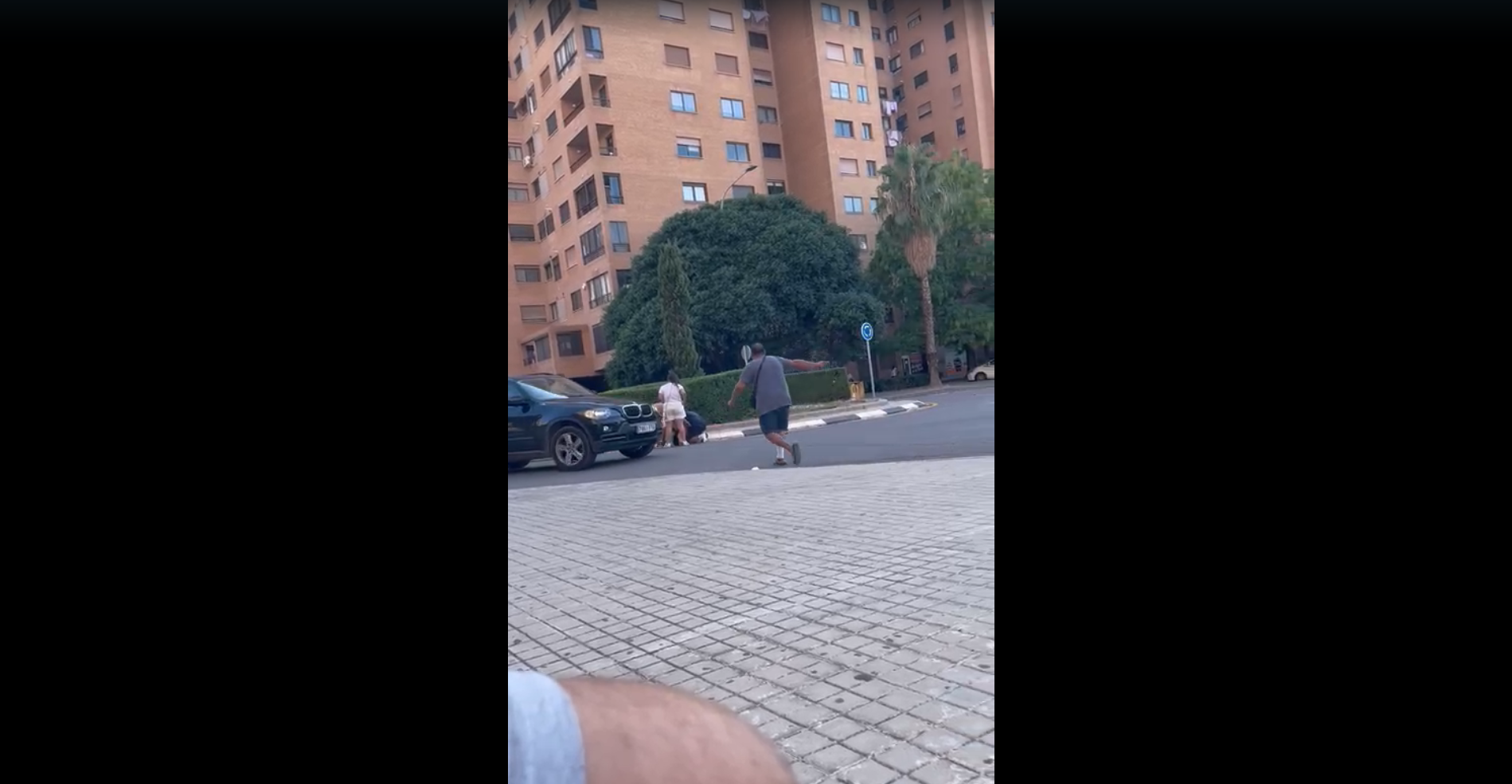 La policía busca a un hombre por atropellar a su suegra intencionadamente porque se negaba encubrirle La policía busca a un hombre por atropellar a su suegra intencionadamente porque se negaba encubrirle