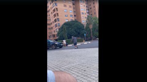 Instantes posteriores al atropello de una mujer en Valencia tras una discusión