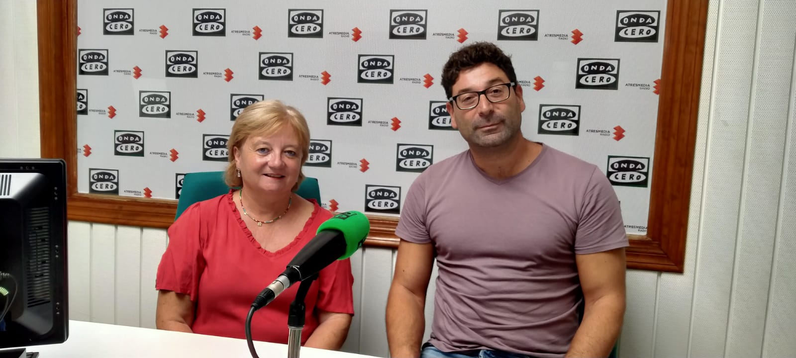 Teresa Gallego y Juan Miguel Calderón, del I.E.S. Bernardo de Balbuena, nos hablan de una oferta formativa que cumple 50 años en Valdepeñas Teresa Gallego y Juan Miguel Calderón, del I.E.S. Bernardo de Balbuena, nos hablan de una oferta formativa que cumple 50 años en Valdepeñas