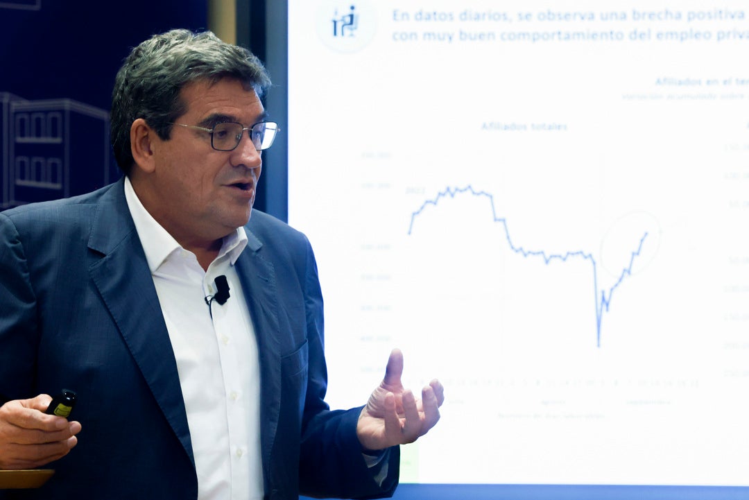 Carlos Alsina entrevista este martes a José Luis Escrivá en 'Más de uno' Carlos Alsina entrevista este martes a José Luis Escrivá en 'Más de uno'