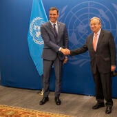 El presidente del Gobierno, Pedro Sánchez, durante su encuentro con el secretario general de las Naciones Unidas, António Guterres.