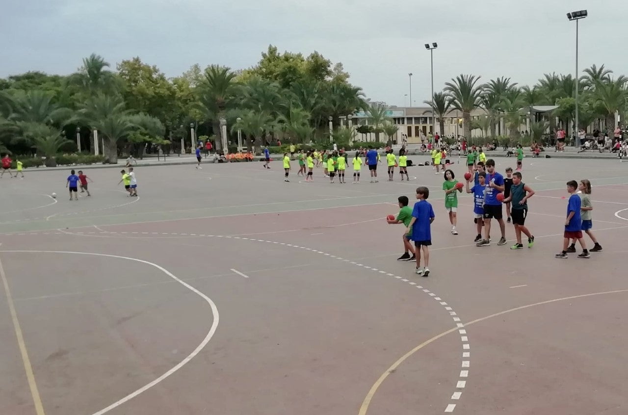 La escuela del Club Balonmano Elche abre sus puertas a los más pequeños La escuela del Club Balonmano Elche abre sus puertas a los más pequeños