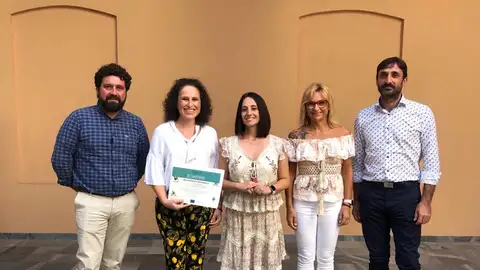 La alcaldesa de Almassora, Merche Galí ha recibido el galardón de conselleria. 