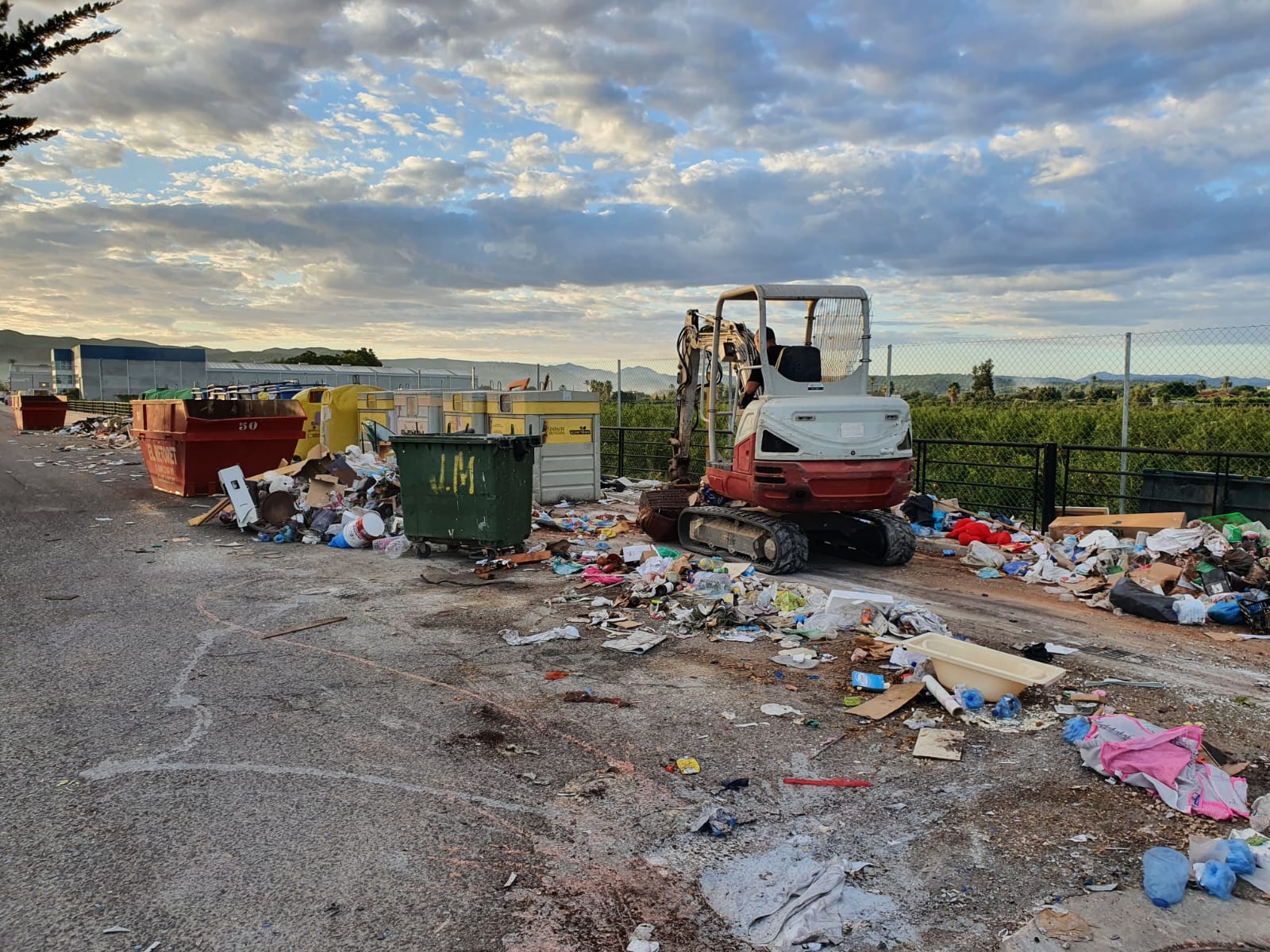 La unidad de drones de la Policía Local ha puesto en marcha una campaña de vigilancia para detectar vertidos ilegales La unidad de drones de la Policía Local ha puesto en marcha una campaña de vigilancia para detectar vertidos ilegales
