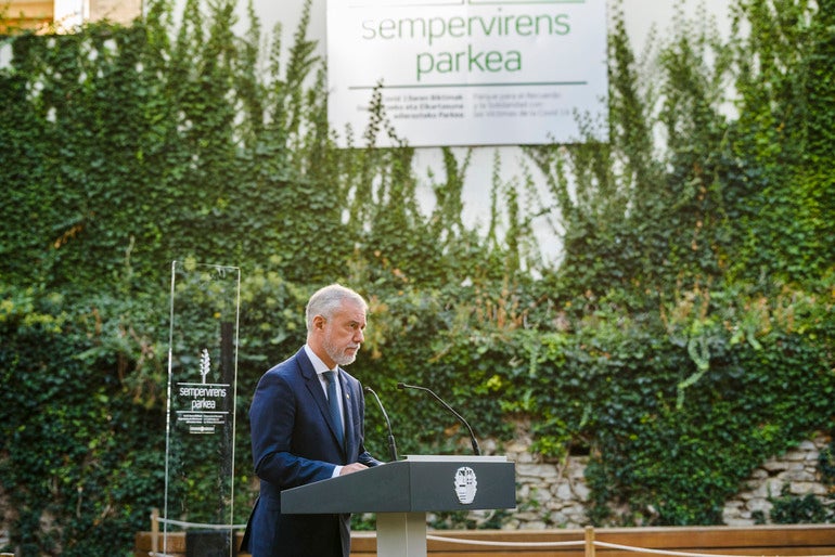 Euskadi recuerda a las casi 8.000 víctimas del COVID Euskadi recuerda a las casi 8.000 víctimas del COVID