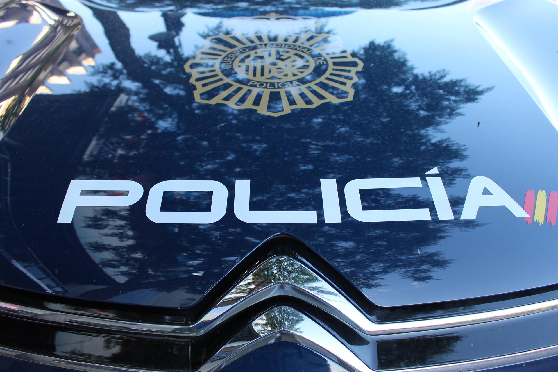 La Policía Nacional detiene a una madre por pegar a la profesora de su hijo de seis años La Policía Nacional detiene a una madre por pegar a la profesora de su hijo de seis años