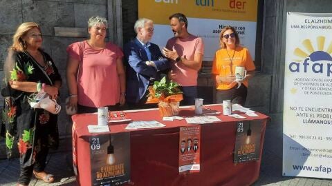 Mesa informativa en Pontevedra