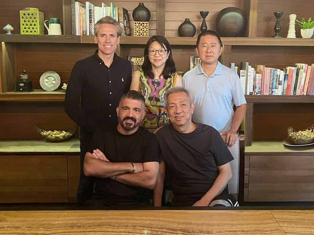Nuevo viaje a Singapur para informar a Peter Lim Nuevo viaje a Singapur para informar a Peter Lim